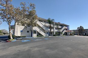 Motel 6 Bellflower, CA - Los Angeles