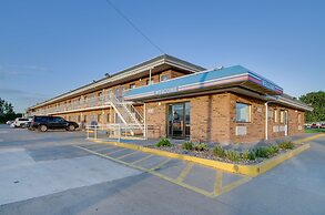 Motel 6 Salina, KS