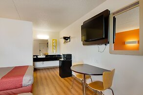 Motel 6 Salina, KS