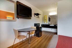 Motel 6 Salina, KS