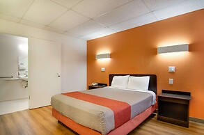 Motel 6 Salina, KS