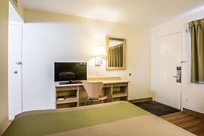 Motel 6 Pueblo, CO - I-25