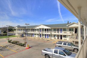 Motel 6 Kerrville, TX