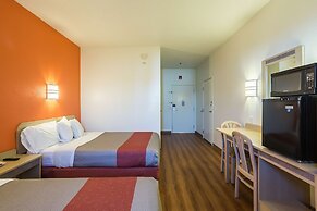 Motel 6 Dale, IN