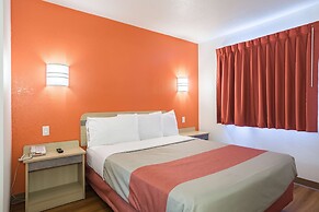 Motel 6 Dale, IN