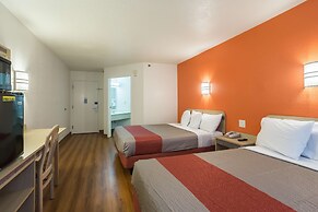 Motel 6 Dale, IN