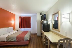 Motel 6 Dale, IN