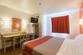 Motel 6 Dale, IN