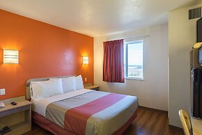 Motel 6 Dale, IN