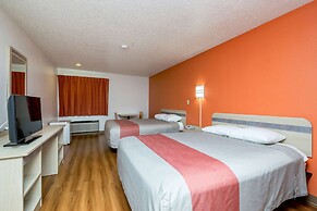 Motel 6 Waterloo, IA
