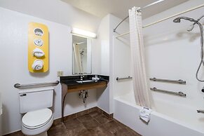 Motel 6 Waterloo, IA