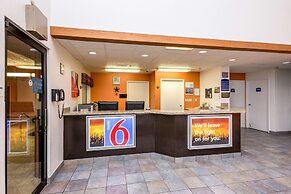 Motel 6 Waterloo, IA