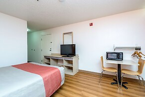 Motel 6 Waterloo, IA