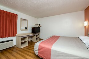 Motel 6 Waterloo, IA