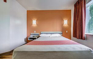 Motel 6 Roseburg, OR