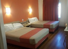 Motel 6 Roseburg, OR