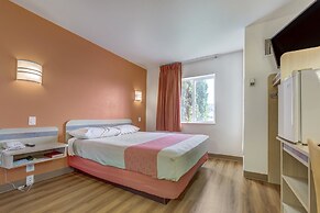 Motel 6 Roseburg, OR