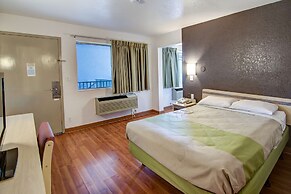 Studio 6 Grand Prairie, TX