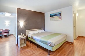 Studio 6 Grand Prairie, TX