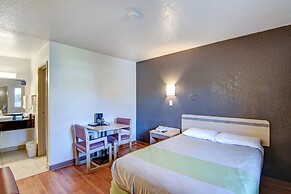 Studio 6 Grand Prairie, TX