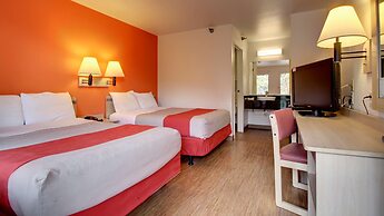 Motel 6 Des Moines, IA - North