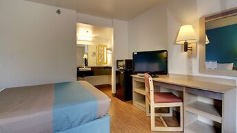 Motel 6 Des Moines, IA - North