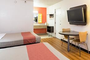 Motel 6 Joliet, IL - I-80