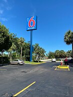 Motel 6 Lantana, FL