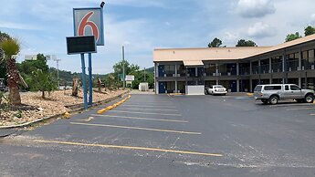 Motel 6 Dalton, GA