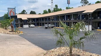 Motel 6 Dalton, GA