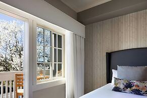 River Terrace Inn