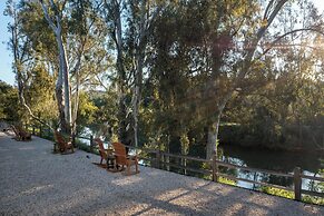 River Terrace Inn