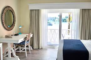 Sandyport Beach Resort