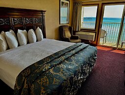 Hamilton Inn Select Beachfront Mackinaw City