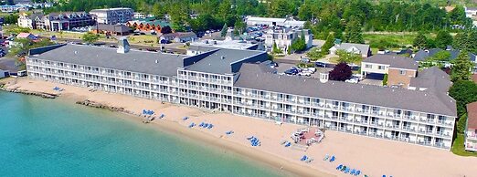 Hamilton Inn Select Beachfront Mackinaw City