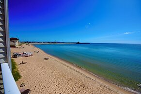 Hamilton Inn Select Beachfront Mackinaw City