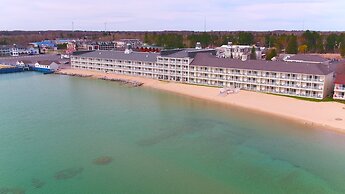 Hamilton Inn Select Beachfront Mackinaw City