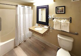 Comfort Inn & Suites Near Pocono Mountains