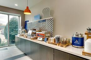 Holiday Inn Express & Suites Waxahachie by IHG