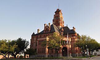 Holiday Inn Express & Suites Waxahachie by IHG