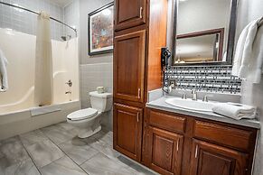 Christopher Inn and Suites