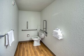 Motel 6 Niantic, CT - New London