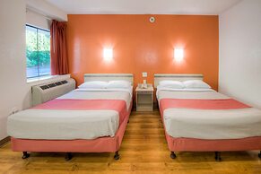 Motel 6 Niantic, CT - New London
