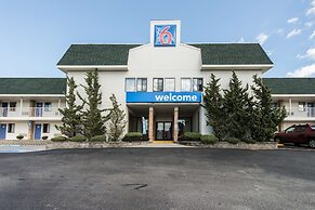 Motel 6 Niantic, CT - New London