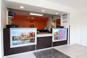 Motel 6 Middleburg Heights, OH - Cleveland