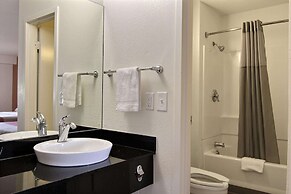 Motel 6 Middleburg Heights, OH - Cleveland