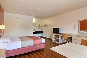 Motel 6 Middleburg Heights, OH - Cleveland