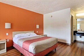 Motel 6 Middleburg Heights, OH - Cleveland