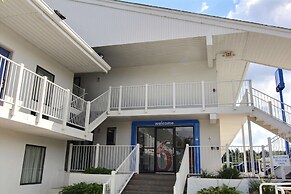 Motel 6 Middleburg Heights, OH - Cleveland