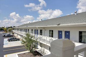 Motel 6 Middleburg Heights, OH - Cleveland